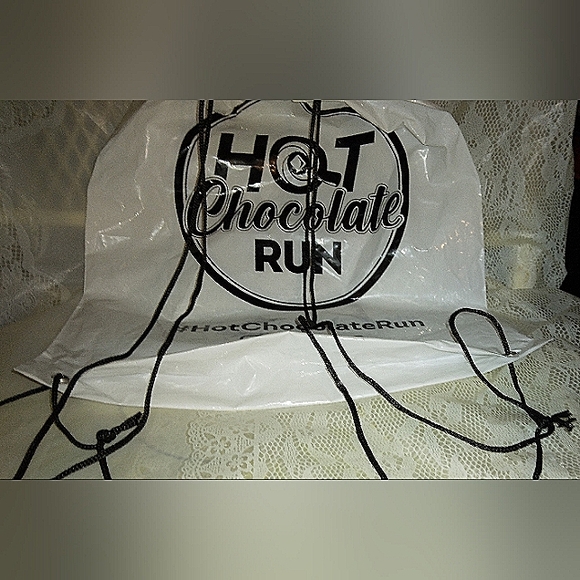 FREE with PURCHASE. HOT CHOCOLATE RUN BAG NWOT - Picture 8 of 10